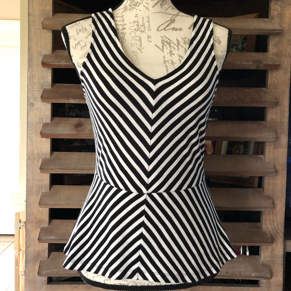 Banana Republic size 4 black and White Top